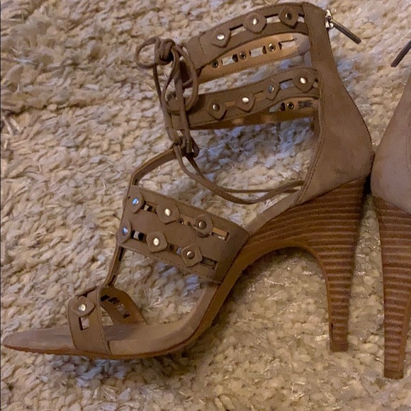 Vince Camuto suede heels size 10 - Picture 3 of 4